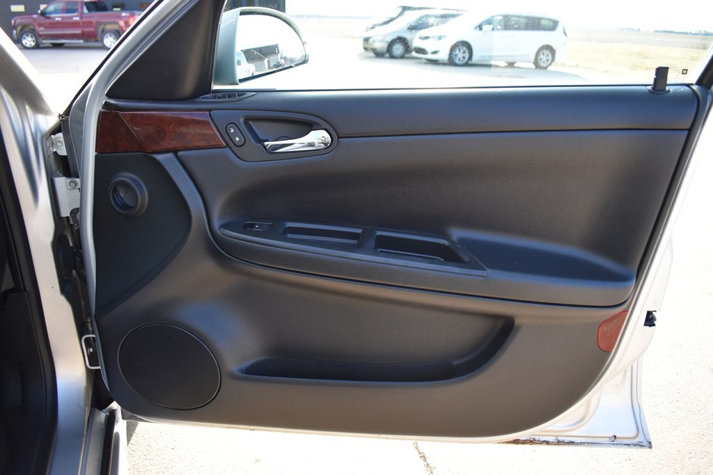 2011 Chevrolet Impala Image 23