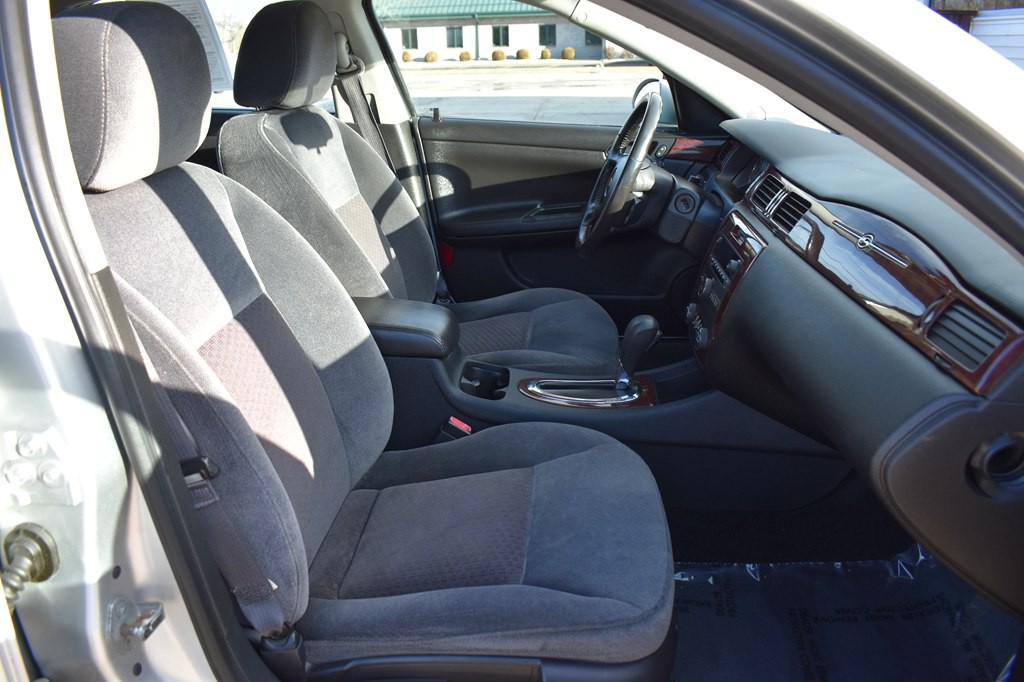 2011 Chevrolet Impala Image 24