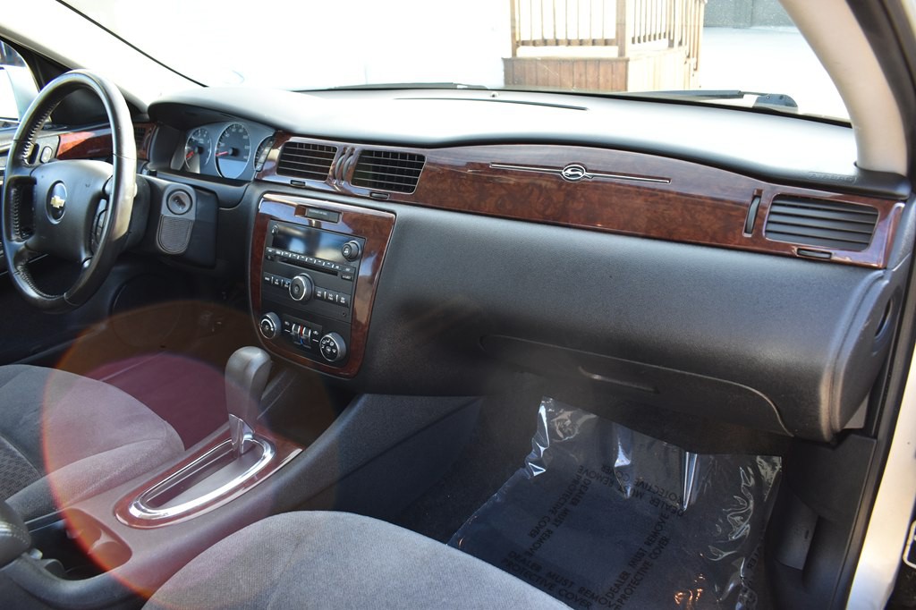2011 Chevrolet Impala Image 25