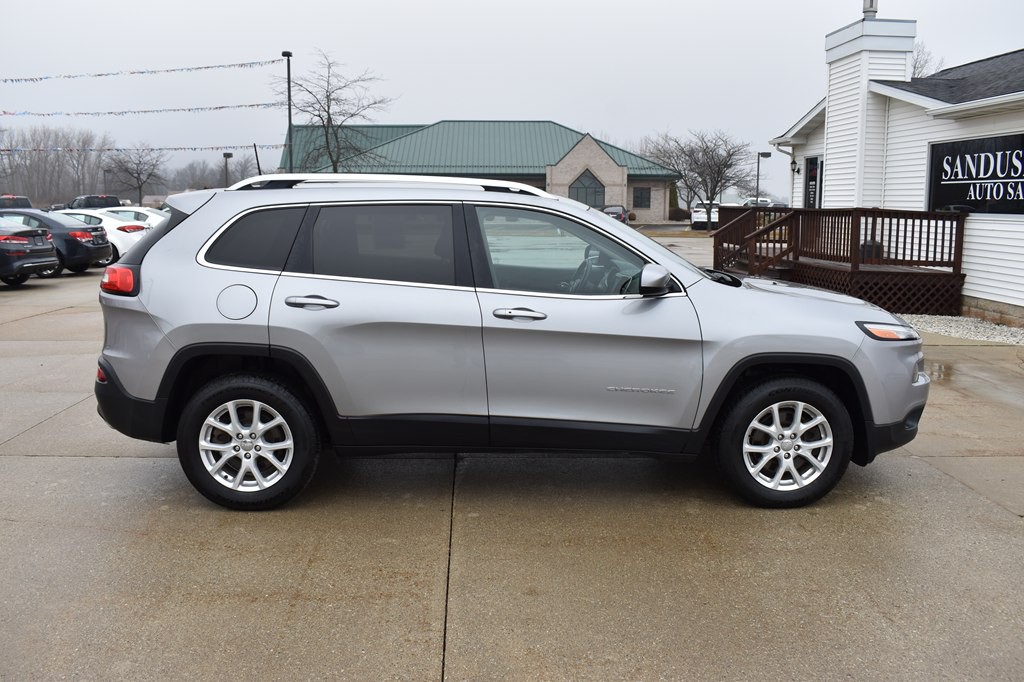 2017 Jeep Cherokee Image 2