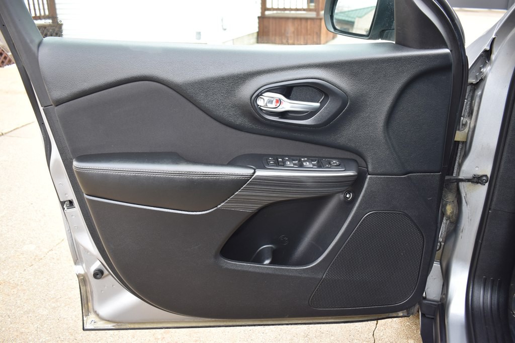 2017 Jeep Cherokee Image 10