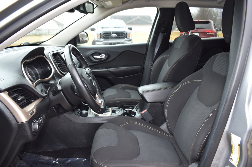 2017 Jeep Cherokee Image 12