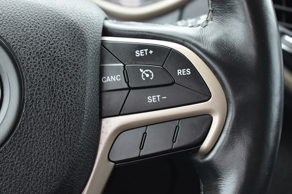 2017 Jeep Cherokee Image 16