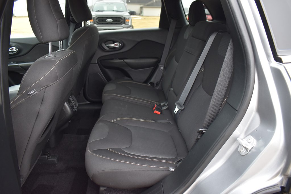 2017 Jeep Cherokee Image 19