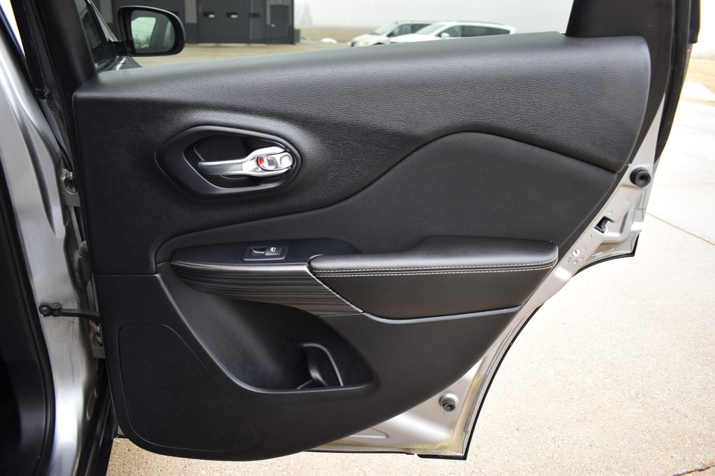 2017 Jeep Cherokee Image 21