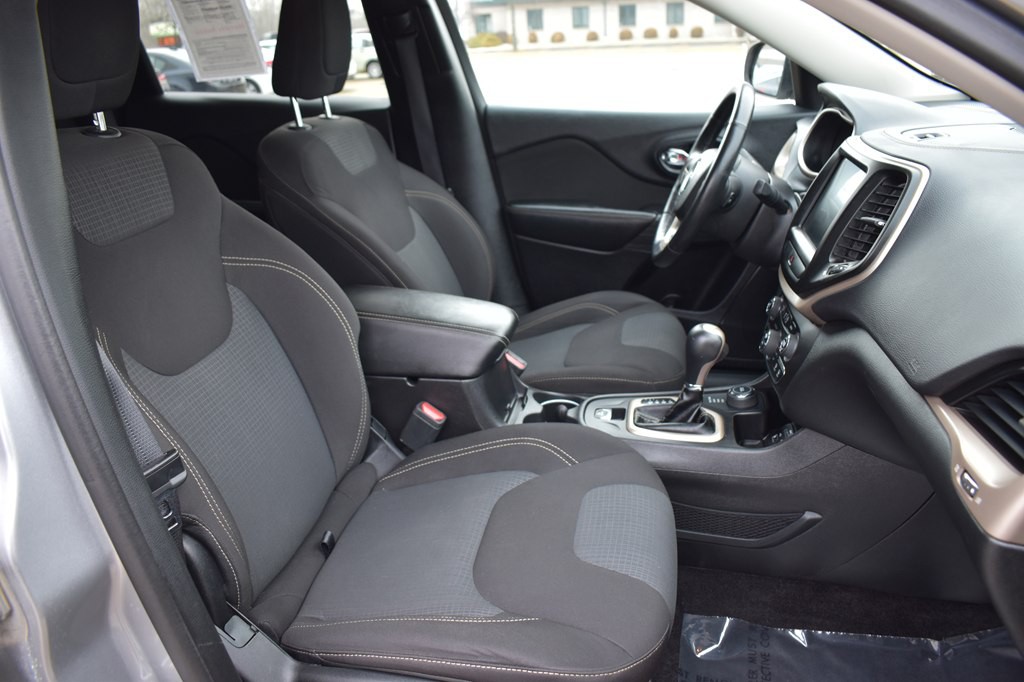 2017 Jeep Cherokee Image 24
