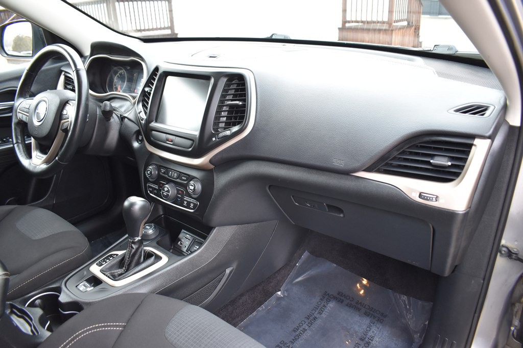 2017 Jeep Cherokee Image 25