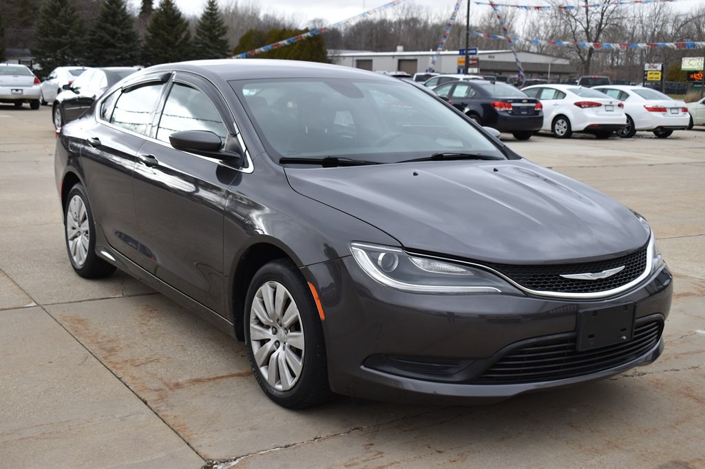 2016 Chrysler 200 Image 1