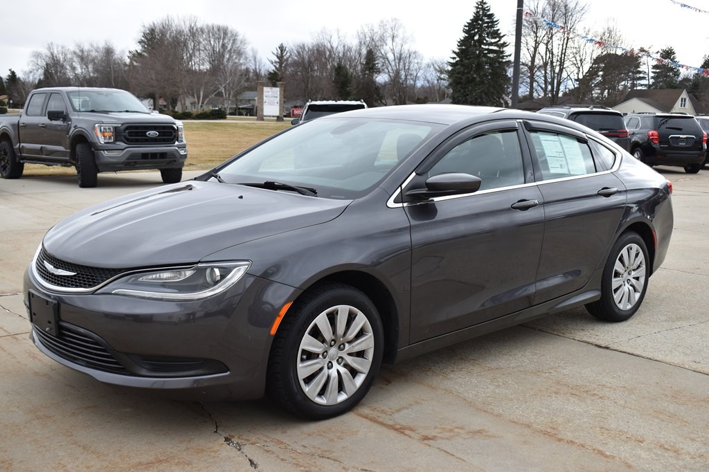 2016 Chrysler 200 Image 7