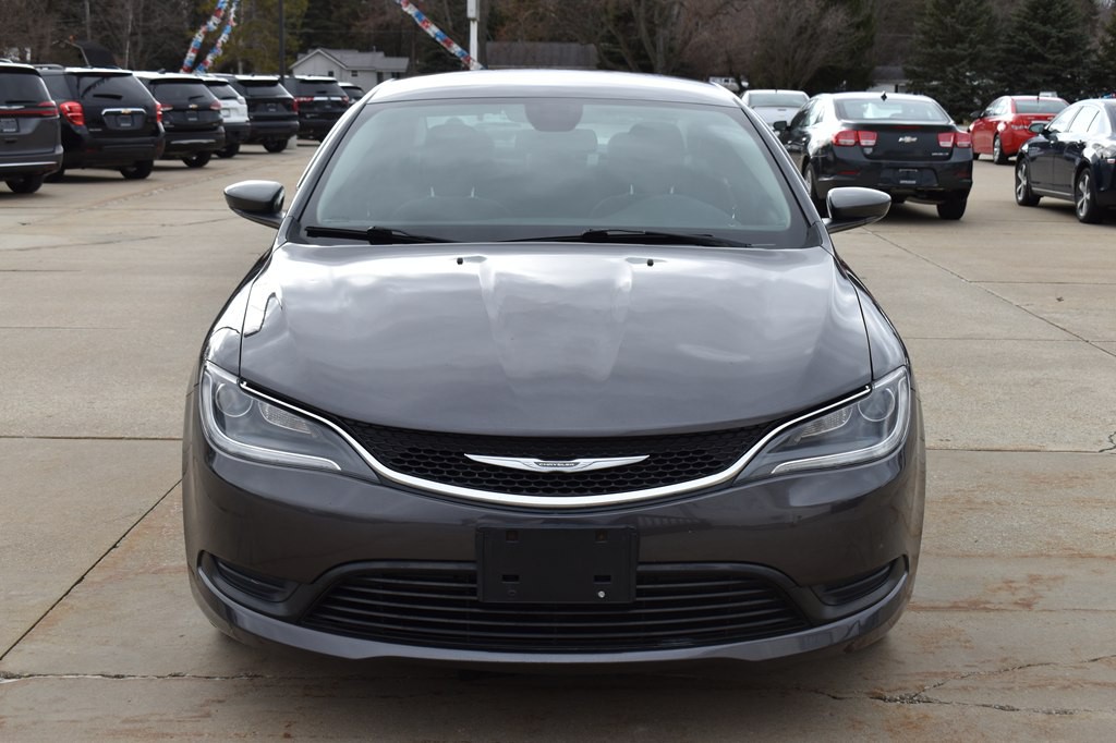 2016 Chrysler 200 Image 8