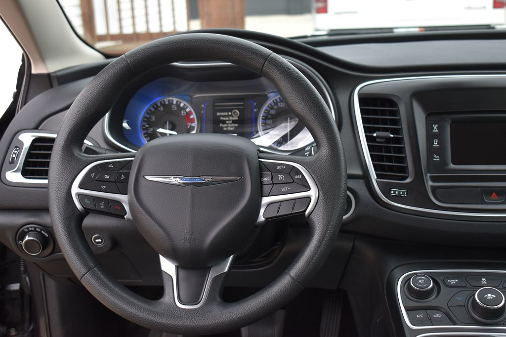 2016 Chrysler 200 Image 15