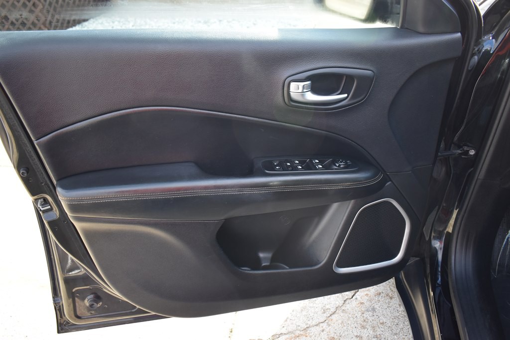 2018 Jeep Compass Image 9