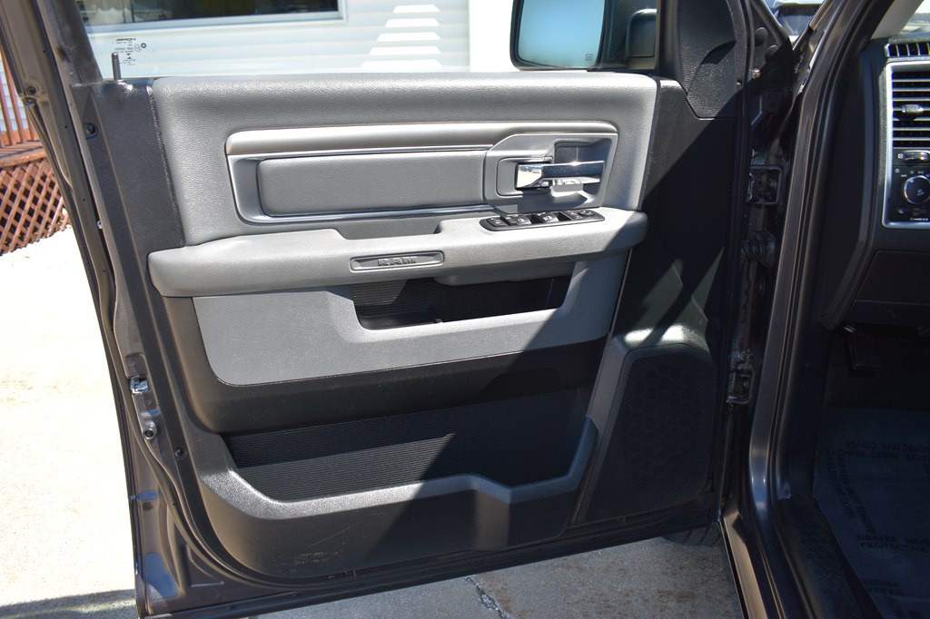 2017 RAM 1500 Image 10