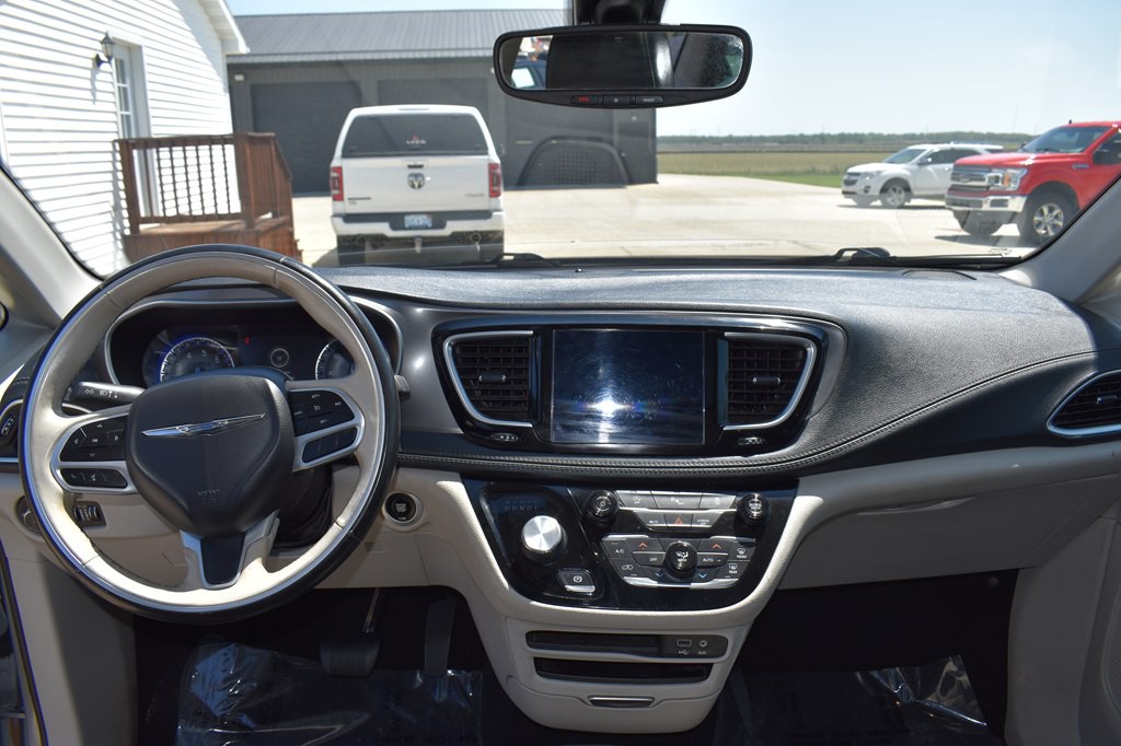 2019 Chrysler Pacifica Image 24