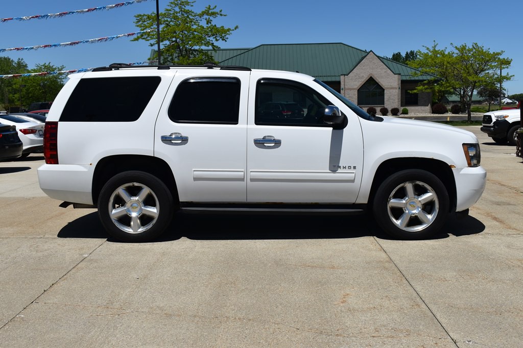 2014 Chevrolet Tahoe Image 2