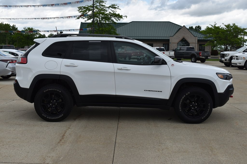 2019 Jeep Cherokee Image 2