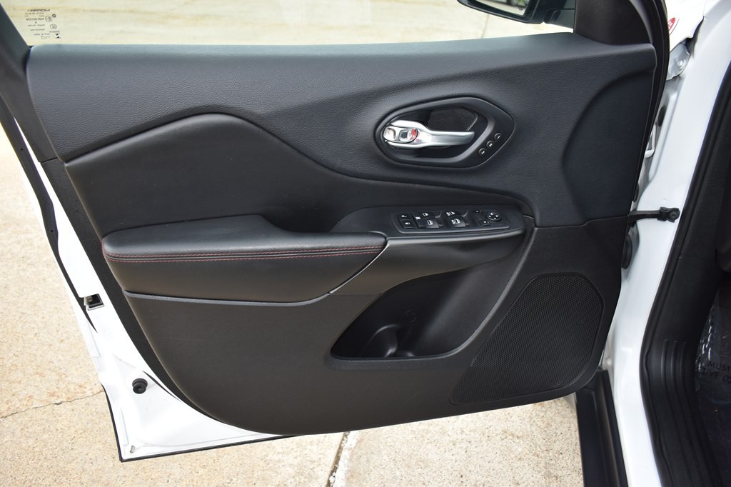 2019 Jeep Cherokee Image 9