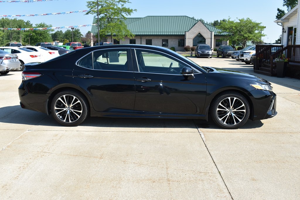 2019 Toyota Camry Image 2