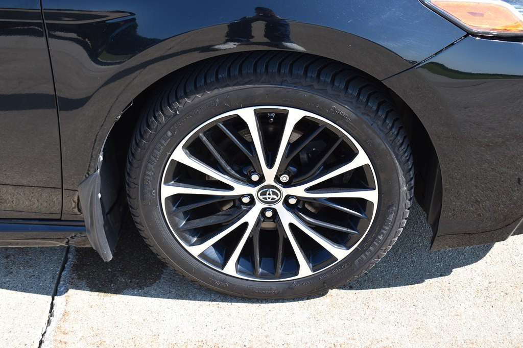 2019 Toyota Camry Image 9