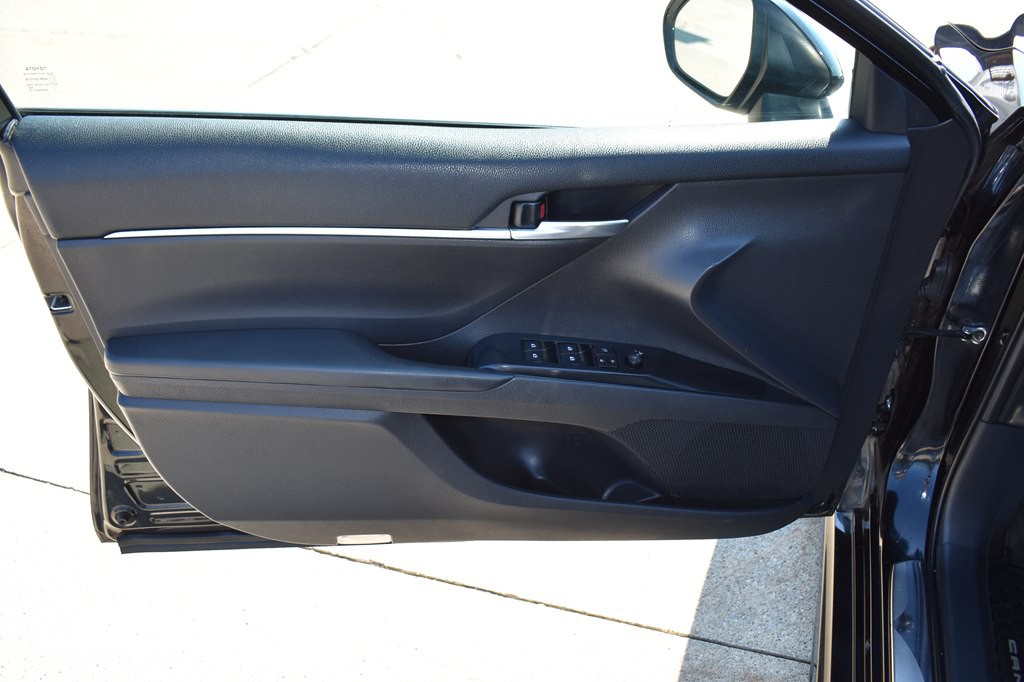 2019 Toyota Camry Image 10