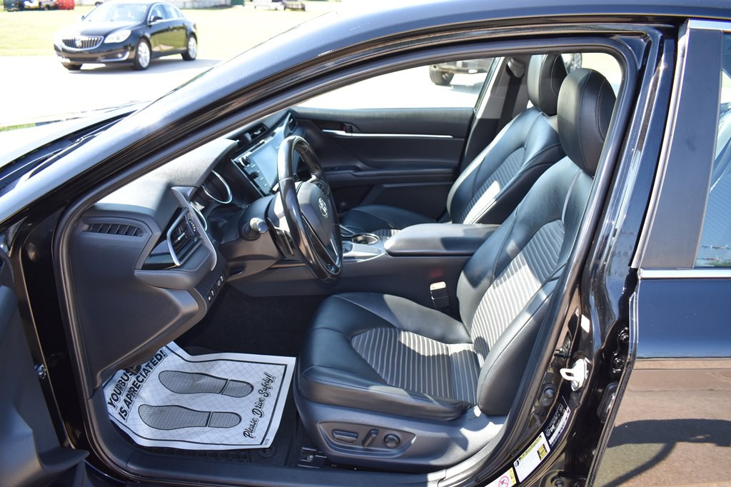 2019 Toyota Camry Image 11