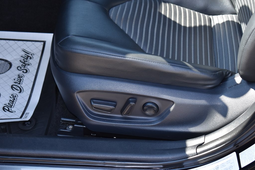 2019 Toyota Camry Image 12