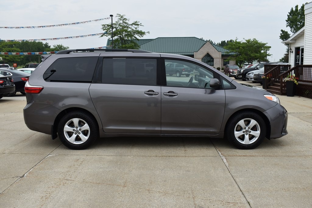 2019 Toyota Sienna Image 3