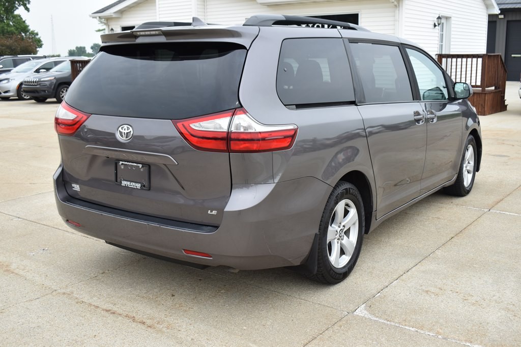 2019 Toyota Sienna Image 4