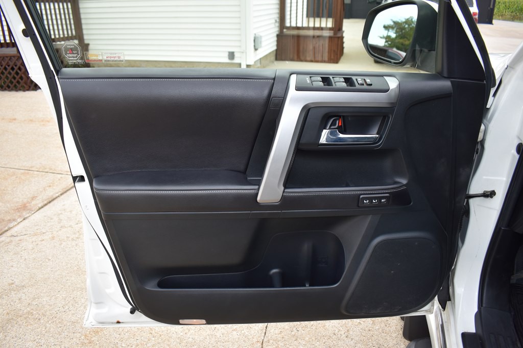 2016 Toyota 4Runner Image 9
