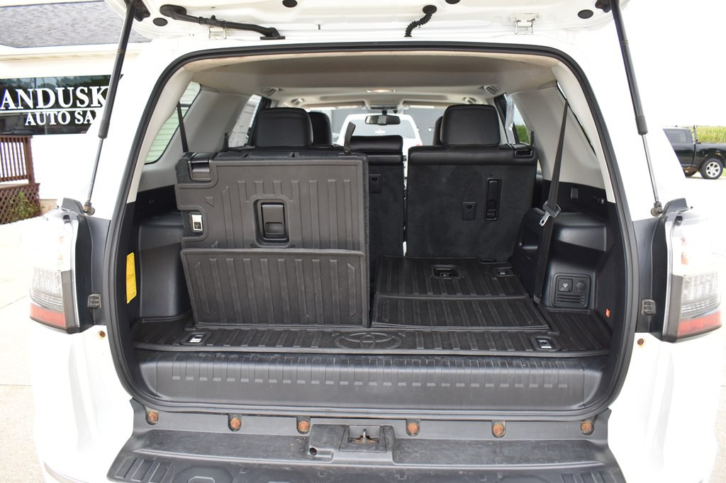 2016 Toyota 4Runner Image 16