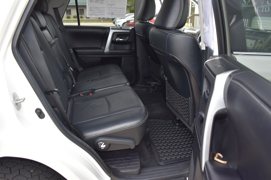 2016 Toyota 4Runner Image 17