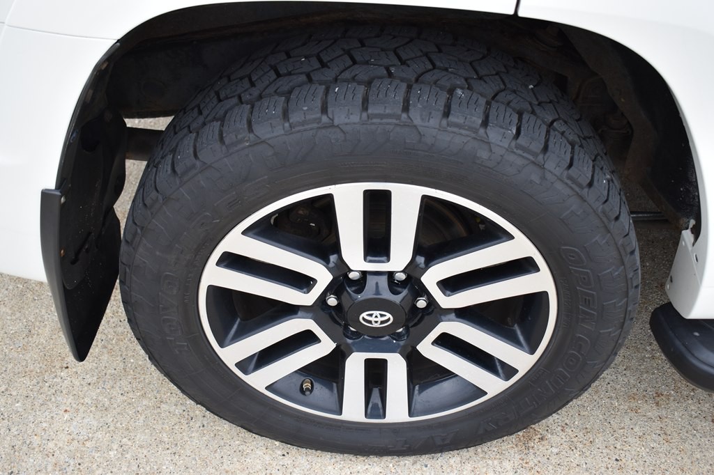 2016 Toyota 4Runner Image 19