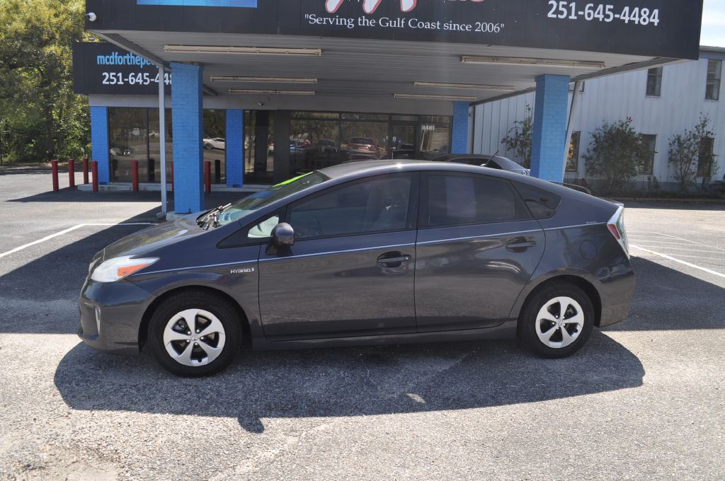 2013 Toyota Prius Image 2