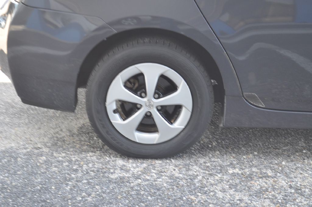 2013 Toyota Prius Image 6