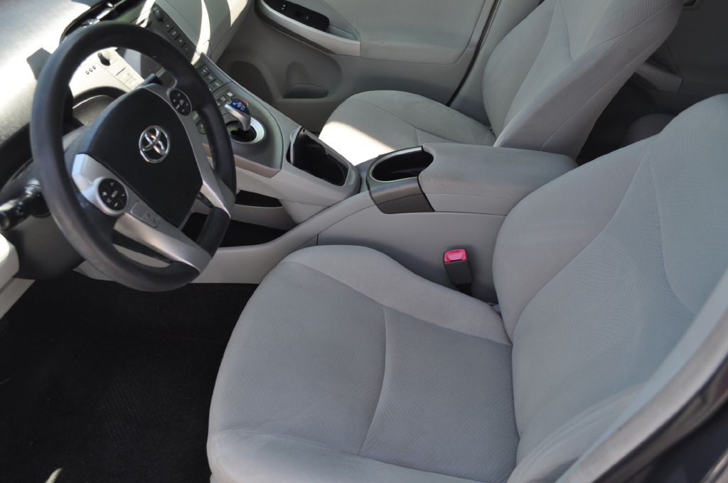 2013 Toyota Prius Image 11