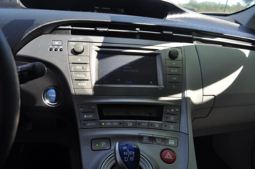 2013 Toyota Prius Image 12