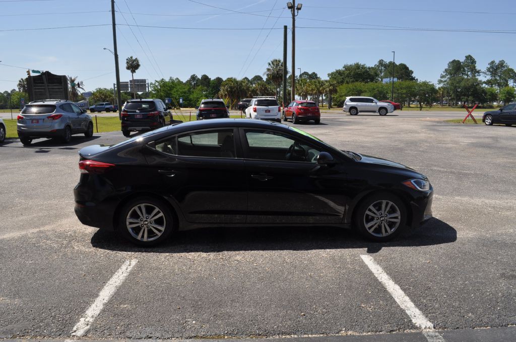 2017 Hyundai Elantra Image 5