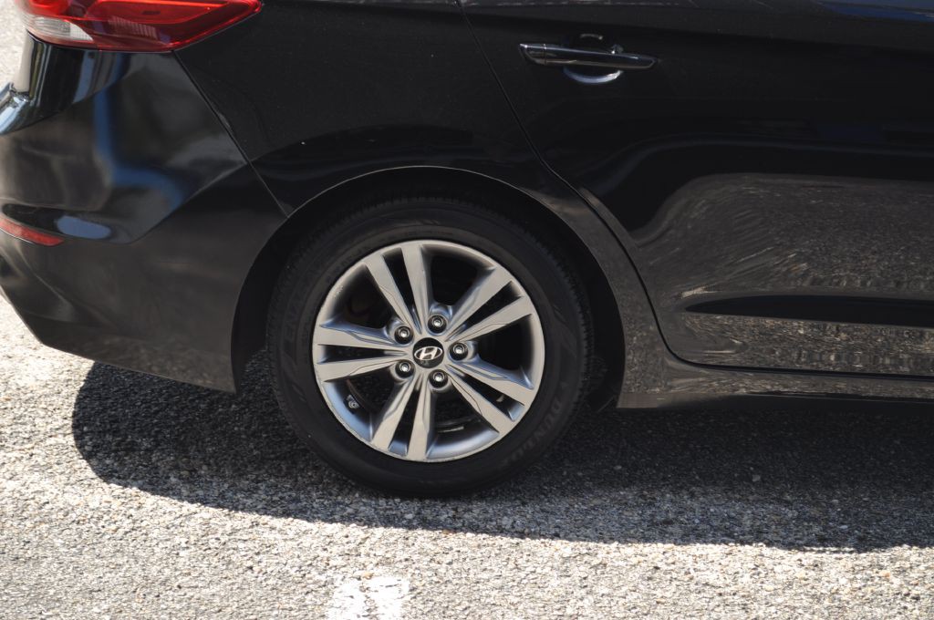 2017 Hyundai Elantra Image 6