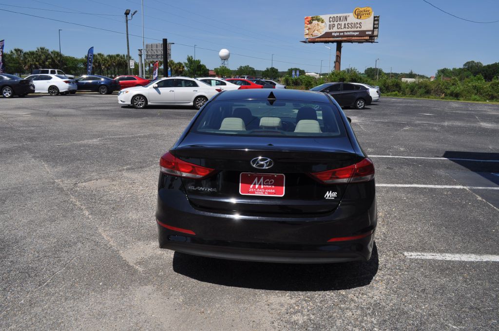 2017 Hyundai Elantra Image 8