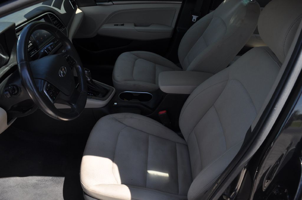 2017 Hyundai Elantra Image 10