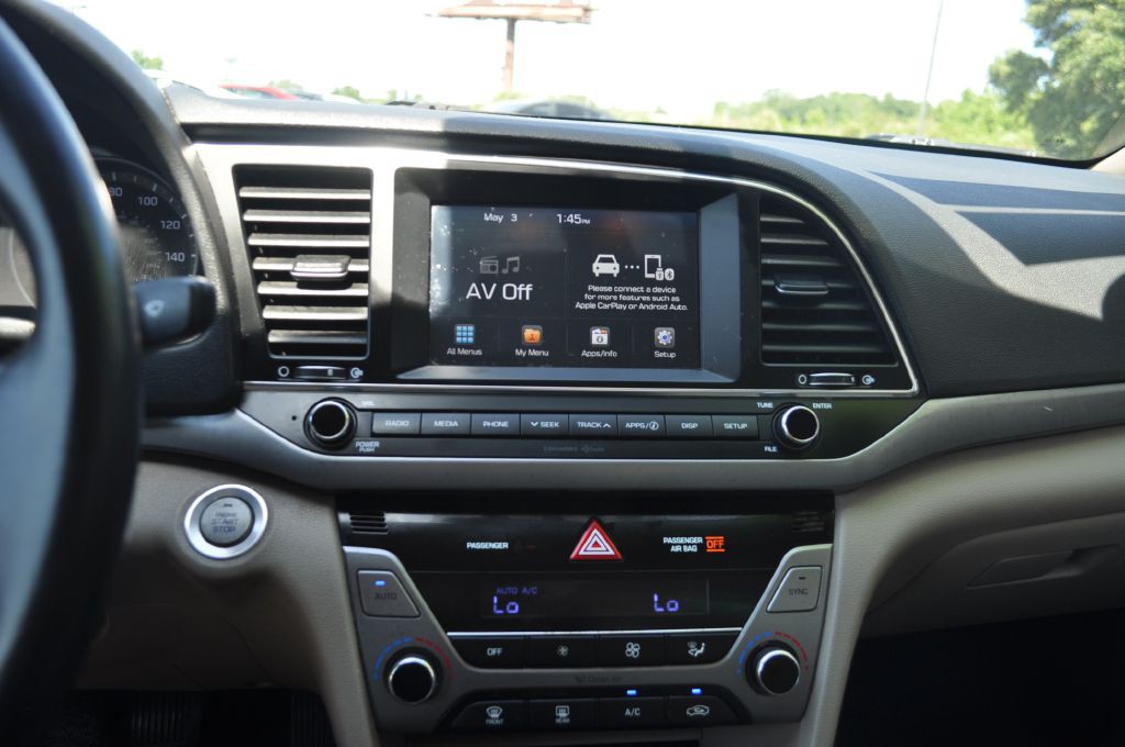 2017 Hyundai Elantra Image 11