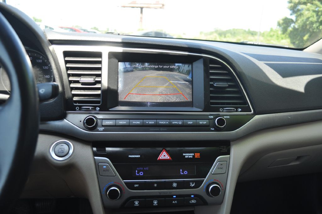 2017 Hyundai Elantra Image 12