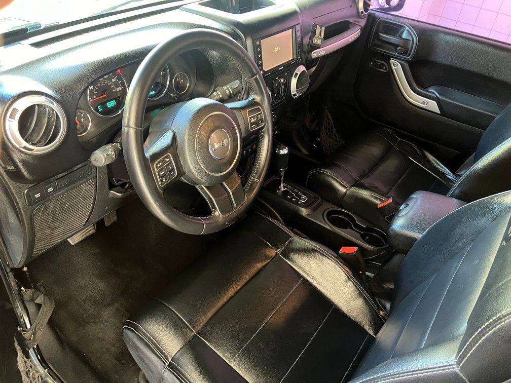 2012 Jeep Wrangler Image 10
