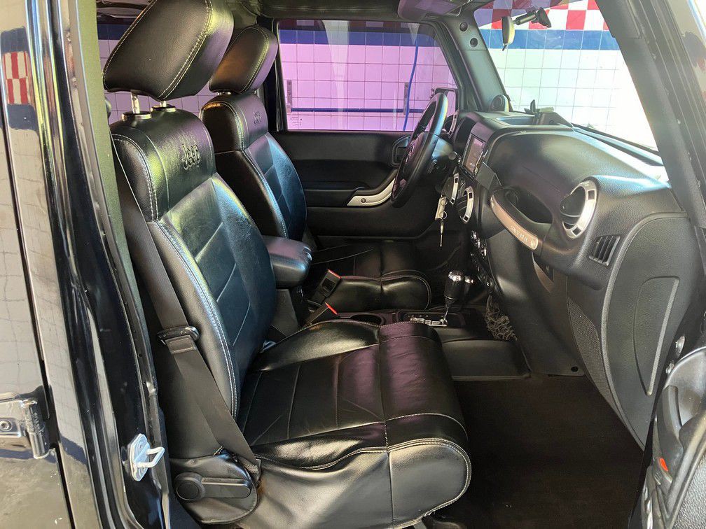2012 Jeep Wrangler Image 15