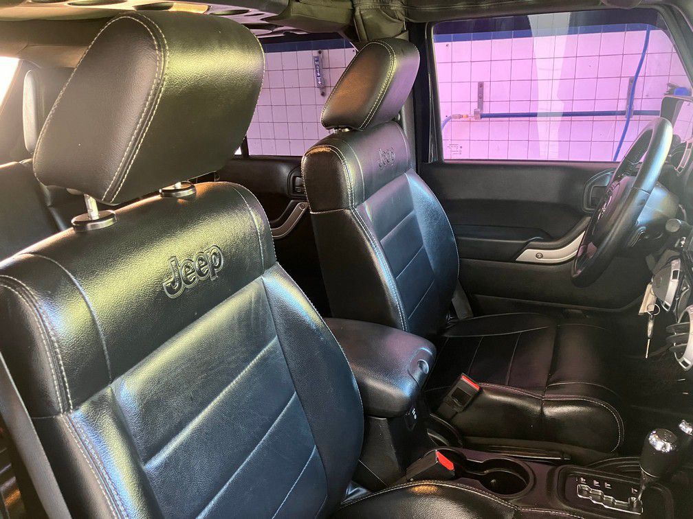 2012 Jeep Wrangler Image 18