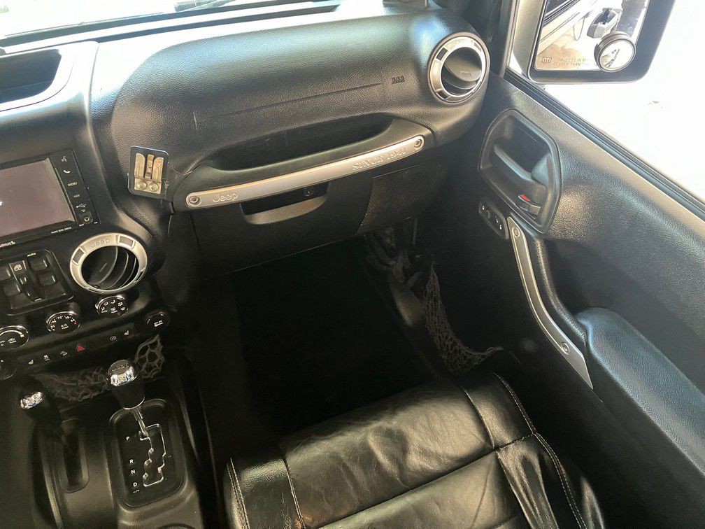 2012 Jeep Wrangler Image 20