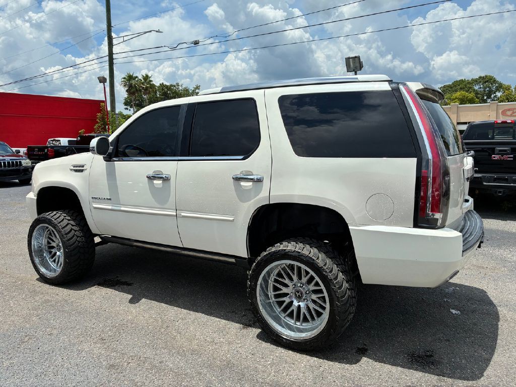 2013 Cadillac Escalade Image 3