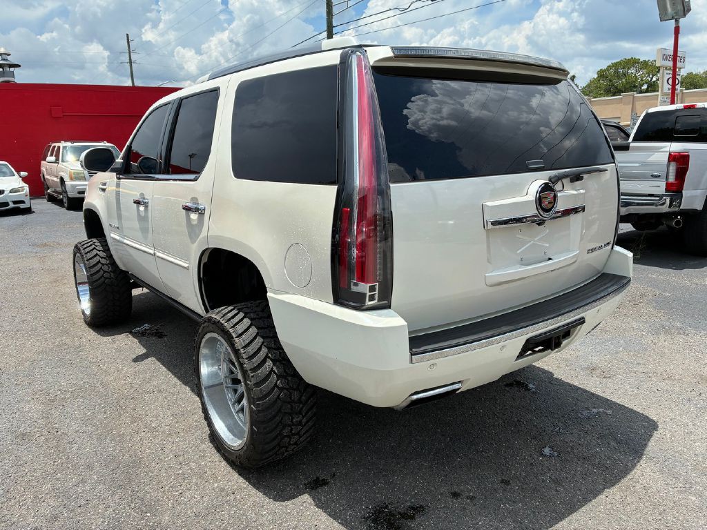 2013 Cadillac Escalade Image 4