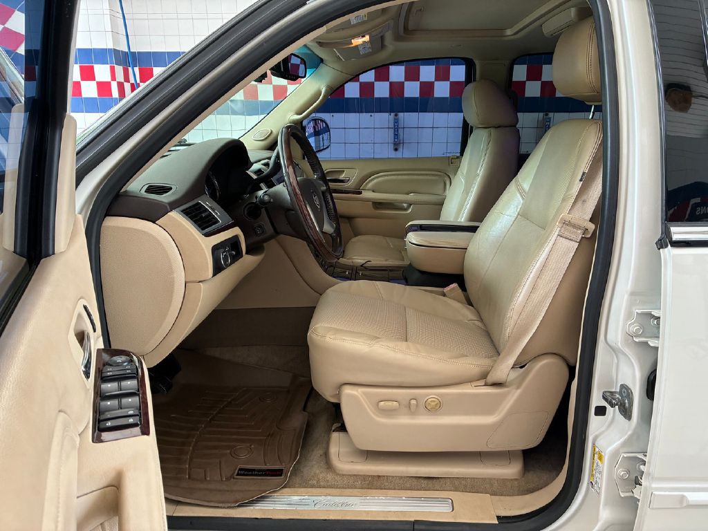 2013 Cadillac Escalade Image 10