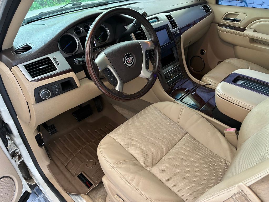 2013 Cadillac Escalade Image 11